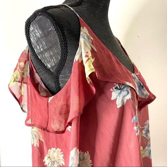 Soprano Nordstrom Rack NWT Cold Shoulder Floral Top - Picture 9 of 12